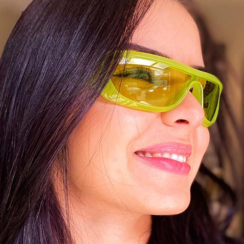 Green Y2K Fashion Ladies Sunglasses Personalized Hip Hop Spring Summer Bright Suitable for Vacation Beach Accessories