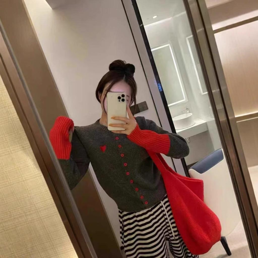 A Color-blocking, Heart-shaped Embroidered Round-neck Sweater Cardigan for Women, A Spring-like, Elegant and Slimming Knitted Top