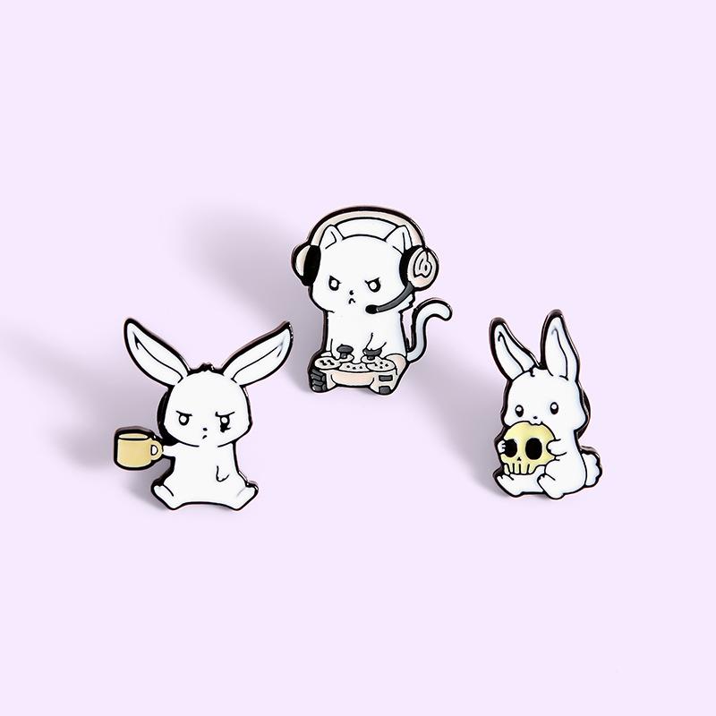 Funny And Cute Little White Rabbit  Brooch Exquisite Fashion Animal Badge Men And Women Backpack Sweater Accessories Jewel