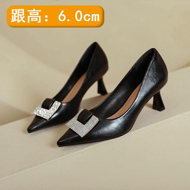 Spitze High Heels Damen Dünne Absätze 2025 Neu Mittelhoher Absatz Frühling und Herbst Damenschuhe Schwarz Temperament Weiches Leder Französisch Leichter Mund Einzelner Schuh