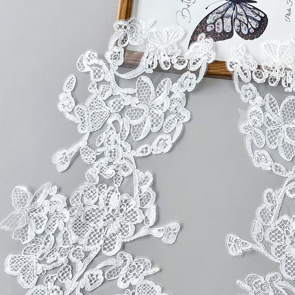 White Mesh Yarn Hollow Embroidery Car Bone Flower Clothing Shirt Dress Patch Flower Decoration Cloth Sticker Accessories