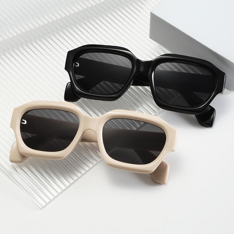 Plain Face Retro Cat Eye Sunglasses For Women UV Resistant High End Street Photography Fashionable Shades 7731