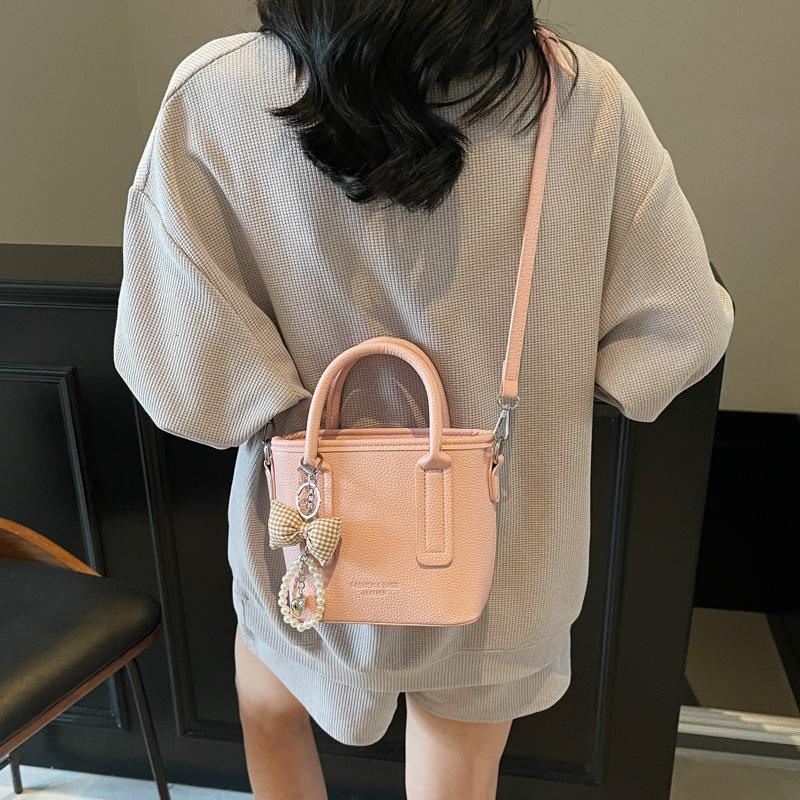 Autumn and winter new small bag women's premium texture portable bucket bag versatile retro commuter messenger bag