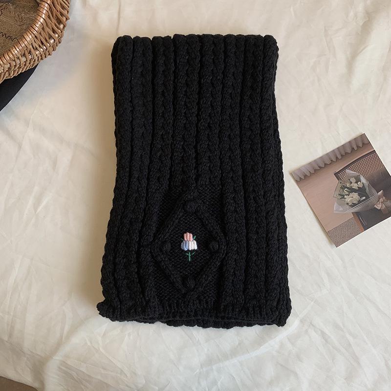 Retro Floral Embroidery Scarf - Women's Warm Knit Neck Gaiter for Autumn/Winter