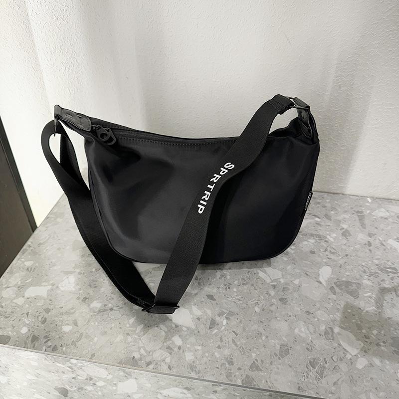 

Spring New Product Shoulder Bag Casual Oxford Cloth Large Capacity Wide Shoulder Strap Crossbody Bag Saddle Bag Women s Bag чёрный