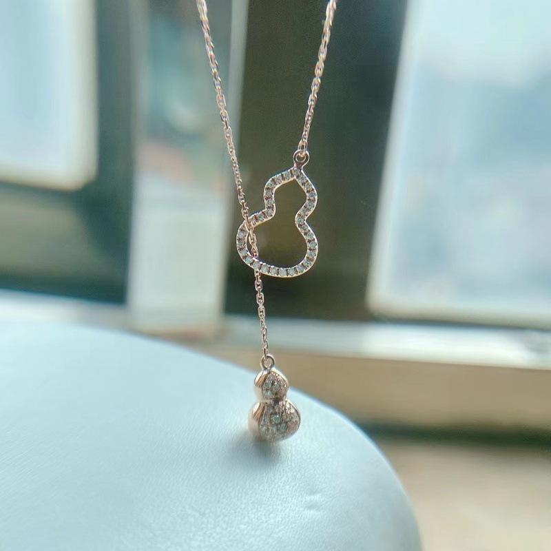 Elegant Rose Gold Gourd Pendant Necklace: Luxury Niche Clavicle Chain for Women - Exquisite Summer Choker Accessory