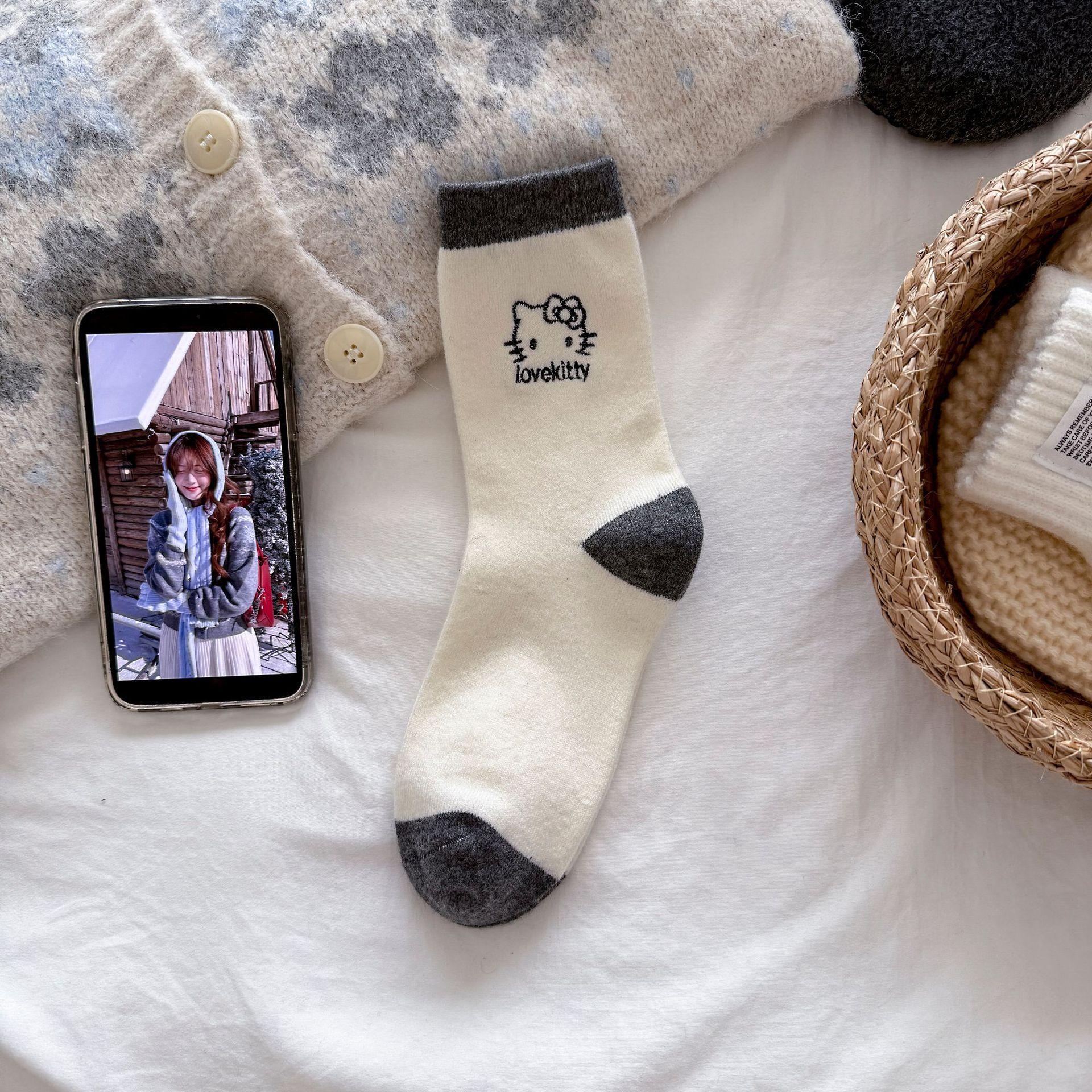 

Korean Cloth Label Thickened Warm Wool Embroidered Cat Socks Soft Stripes Kt Fungus Edge Pile Socks One size fits all