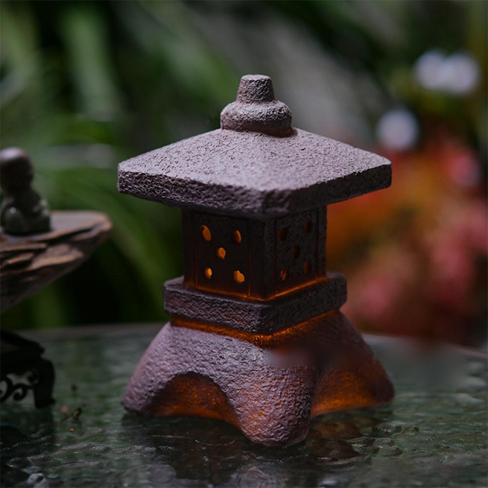 Solar Powered Outdoor For Garden Lantern in Pagoda Style Made with Weatherproof Polyresin for Yard and For Garden Decoration