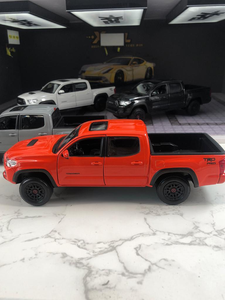 DTEZTU1 Maisto 1:27 Toyota Tacoma TRD Pro 2023 Car Model, Zinc Alloy Metal Decoration, Collectible Gift Car