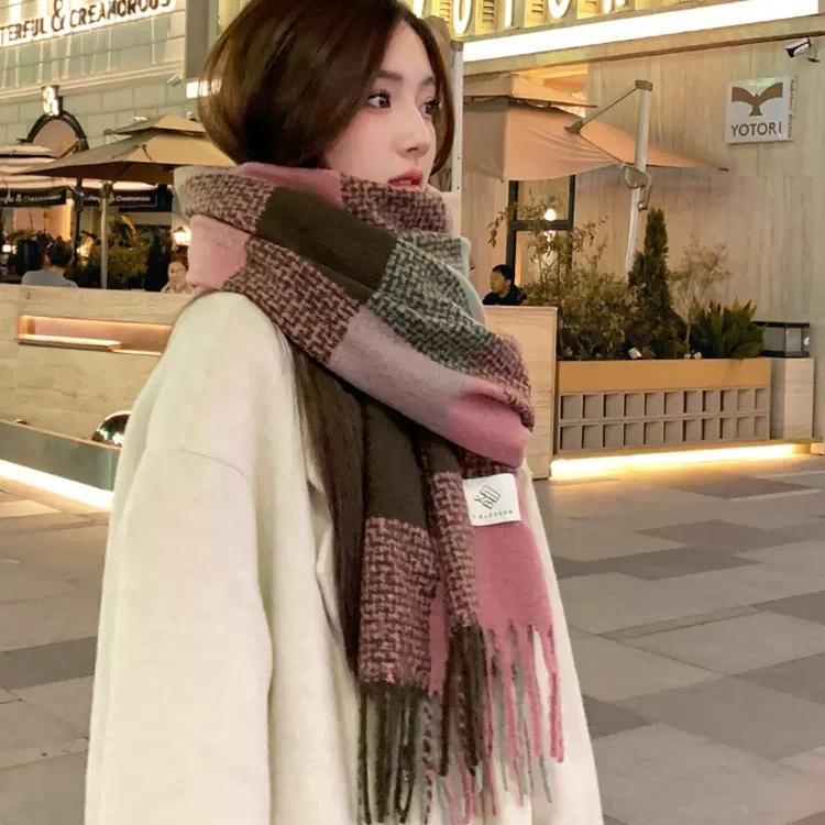 Winter new women's scarf autumn and winter atmosphere imitation cashmere Japanese sweet color matching shawl warm plaid scarf
