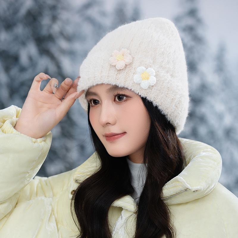 Autumn and Winter Wool Hat Women's Versatile Warm Wool Knitted Hat Cute Flower Ear Protection Pullover Hat