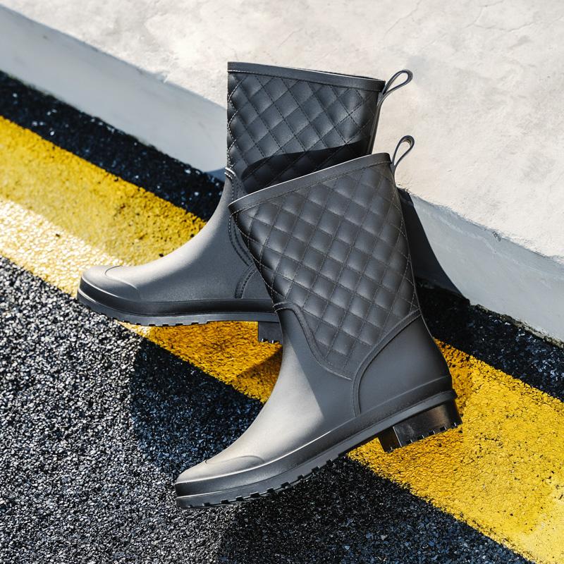 Black Women's Mid Length Anti Slip and Wear-resistant Rain Shoes, Garden Waterproof Rain Boots, Lightweight External Water Shoes