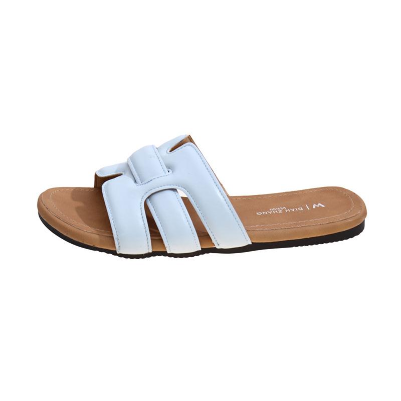 Internet celebrity fashion fairy wind beach sandals 2025 summer and autumn new French versatile flat casual one-word slippers