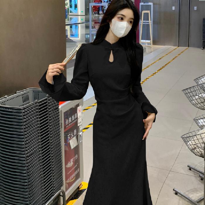 Large size French cheongsam dress women's autumn Hepburn style small black dress fat mm waist hanging skirt