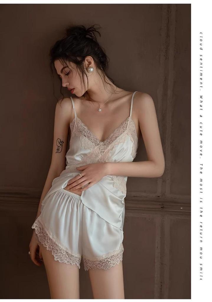 Set Pigiama da Donna in Seta di Ghiaccio 2024: Sexy Due Pezzi Camicia da Notte in Pizzo con Reggiseno Integrato & Pantaloncini - Tendenza Virale di Internet