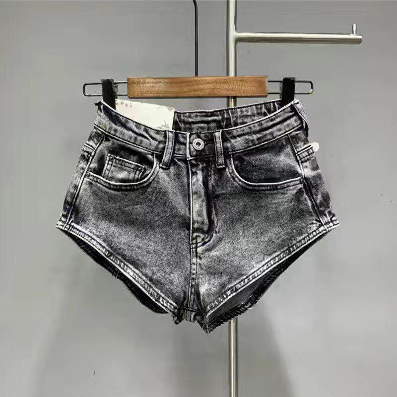 

Retro Low-Waisted Stretch Denim Shorts for Women – Sexy, Slimming Summer Style. Large