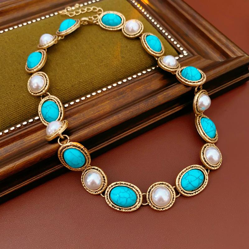 Bracelet rond fleuri européen et américain serti de diamants, boucles d'oreilles, collier, collier et ensemble de bijoux rétro pour femmes.