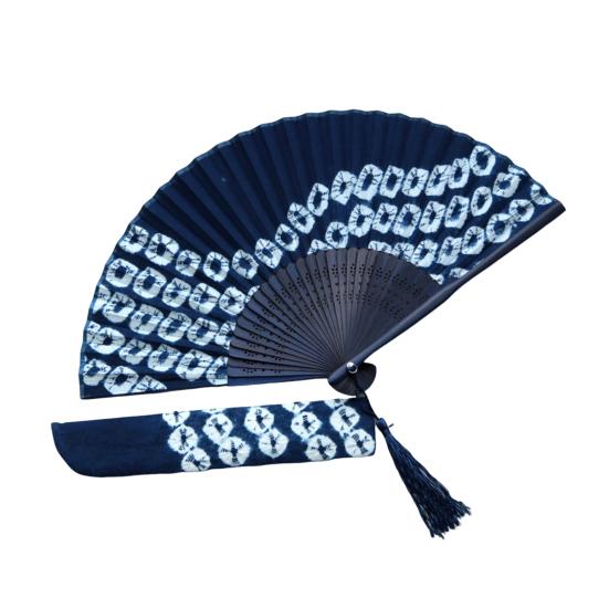 

1 шт. Ручной работы складной веер тай-дай с кисточкой, чехол для хранения, бамбуковые спицы, портативный летний ручной веер, украшение, реквизит для танцевального выступления, вечеринки C