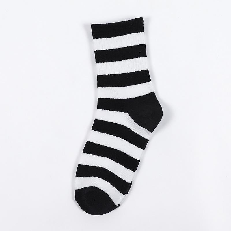 Niedliche Kuh print Socken für Frauen weiß schwarz lustige Cartoon Tiere Baumwolle Socke Mädchen auf Verkauf Mode lässig Streetwear Skateboard One size fits all