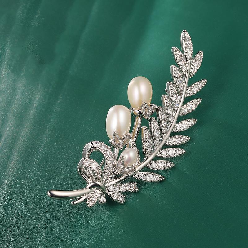 

Luxury Japanese Wheat Ear Freshwater Pearl & Zircon Brooch Pin
