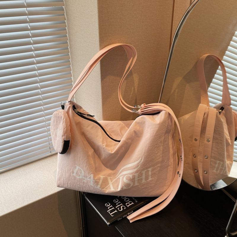 Large capacity bag women's new summer versatile shoulder messenger bag college students commuting tote bag