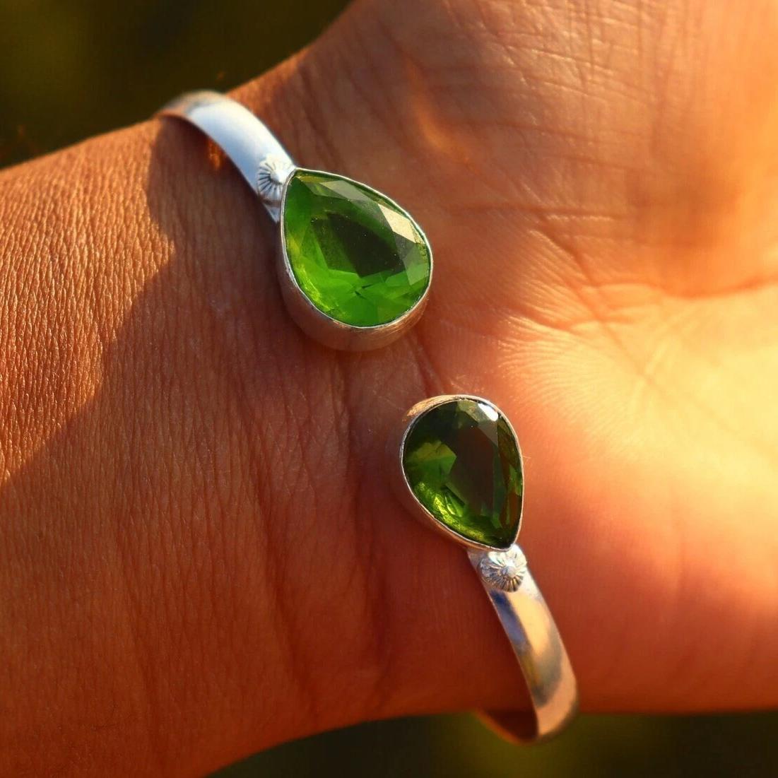 

Peridote Topaz Gemstone 925 Sterling Silver Handmade Bracelet Cuff Free Size зелёный