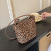 Stylish Pure Color Crossbody Bag Large Capacity Magnetic Buckle Closure Mini Bucket Bag Lightweight Women Handbag Daily Match