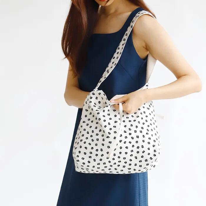 Plain Easy Reversible Shoulder Bag - Floral Ivory
