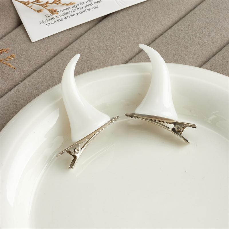 1pair Gothic Ox Horn Hair Clips Devil Horn Barrette for Halloween Cosplay Party Costume Side Clip Spooky Women Hair Accessory