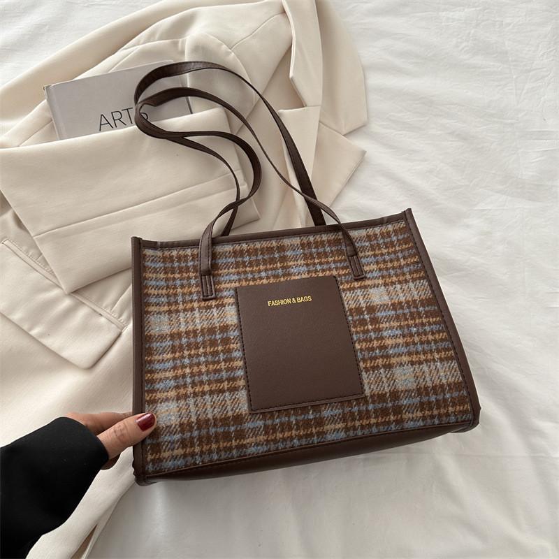 Stylish Women's Winter Shoulder Bag Trendy Korean-inspired Casual Checkered Design