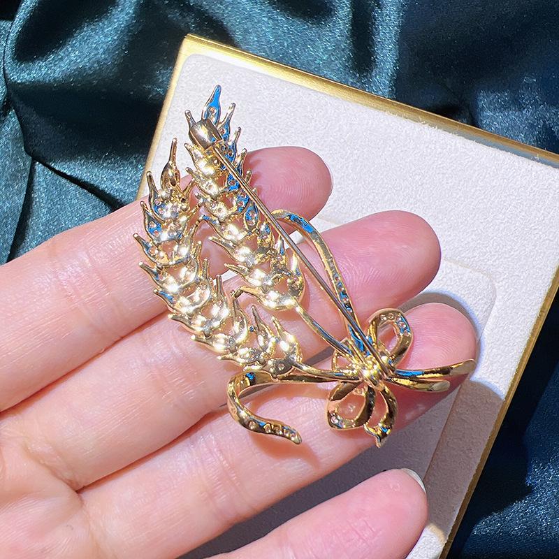 High-End Wheat Ear Brooch: Gold-Plated Zircon & Pearl Pin for Autumn/Winter Coats