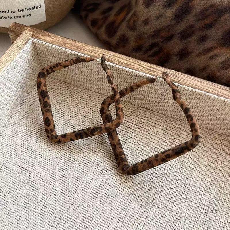 Geometrische Creolen mit Leopardenmuster für Damen: Herbst/Winter High-End, Süße & Coole Nieten, Gesichtsschlankmachende Modeaccessoires