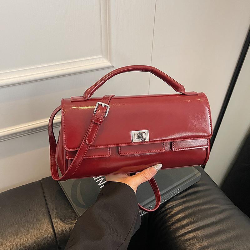 Shoulder bag women's new high-end fashion bag simple casual versatile messenger bag commuter underarm small square bag