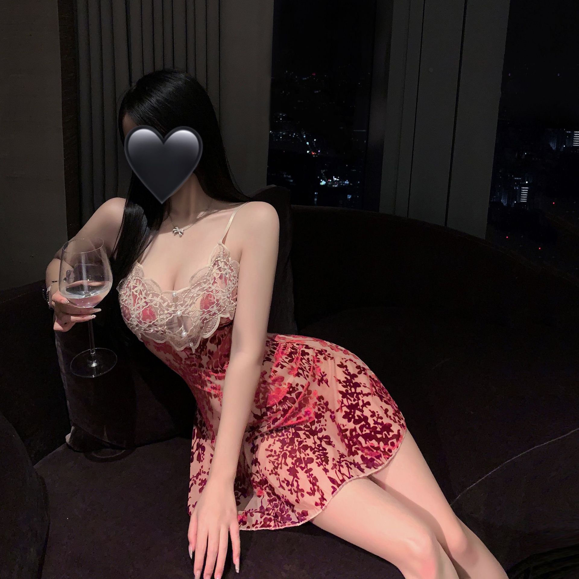 

Light luxury lingerie suspender nightdress summer women s burning flower French chest pad pure lace sexy free [one size fits all 80-135] private delivery