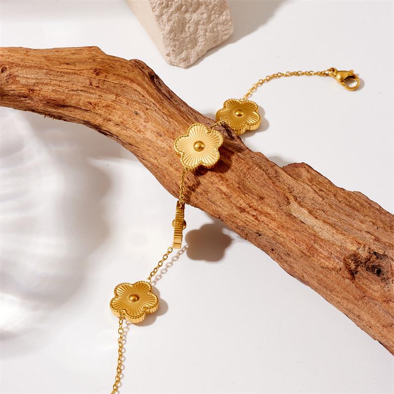 Gold Flower Charm Bracelet, Dainty 18K Gold Plated Wrist Chain for Women Everyday Jewelry Gift