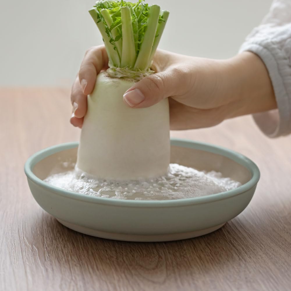 Răzătoare Iwami, mare, Haretoke x Motosige, Celadon, diametru 18cm x înălțime 4cm, fabricată în Japonia, din faianță, ceramică, poate fi frecată cu o singură mână.