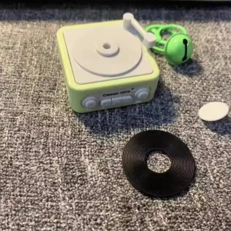 Creative Retro Voice Recorder Pendant Decompression Music Box Small Toy Girl Bag Keychain Pendant Toy