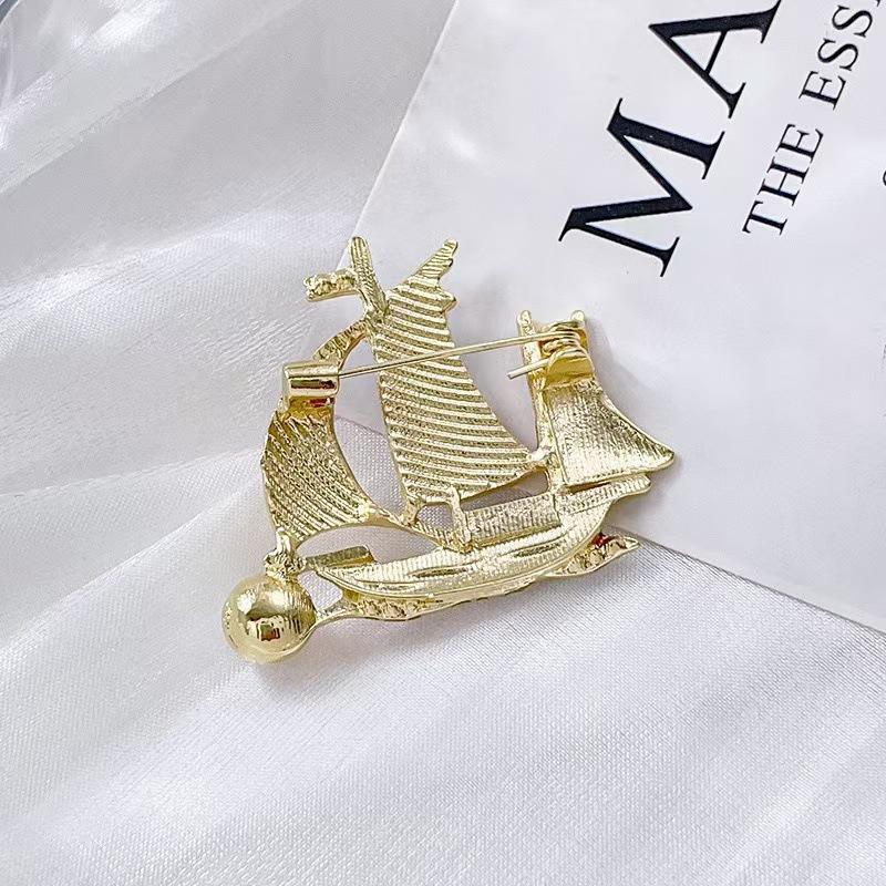 Elegant Luxurious Steamship Brooches Enamel Sailing Boat Lapel Pins for Women Unisex Suit Accessories Daily Casual Jewelry