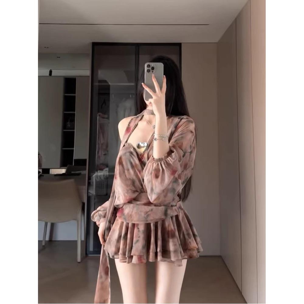 Plus Size French Retro V-neck Gradient Chiffon Dress - Waist-Cinching Pleated Short Skirt