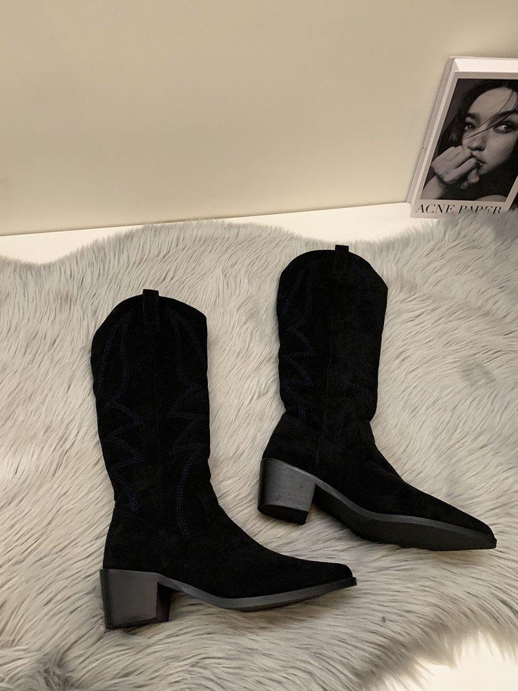 

Зимове жіноче взуття 39