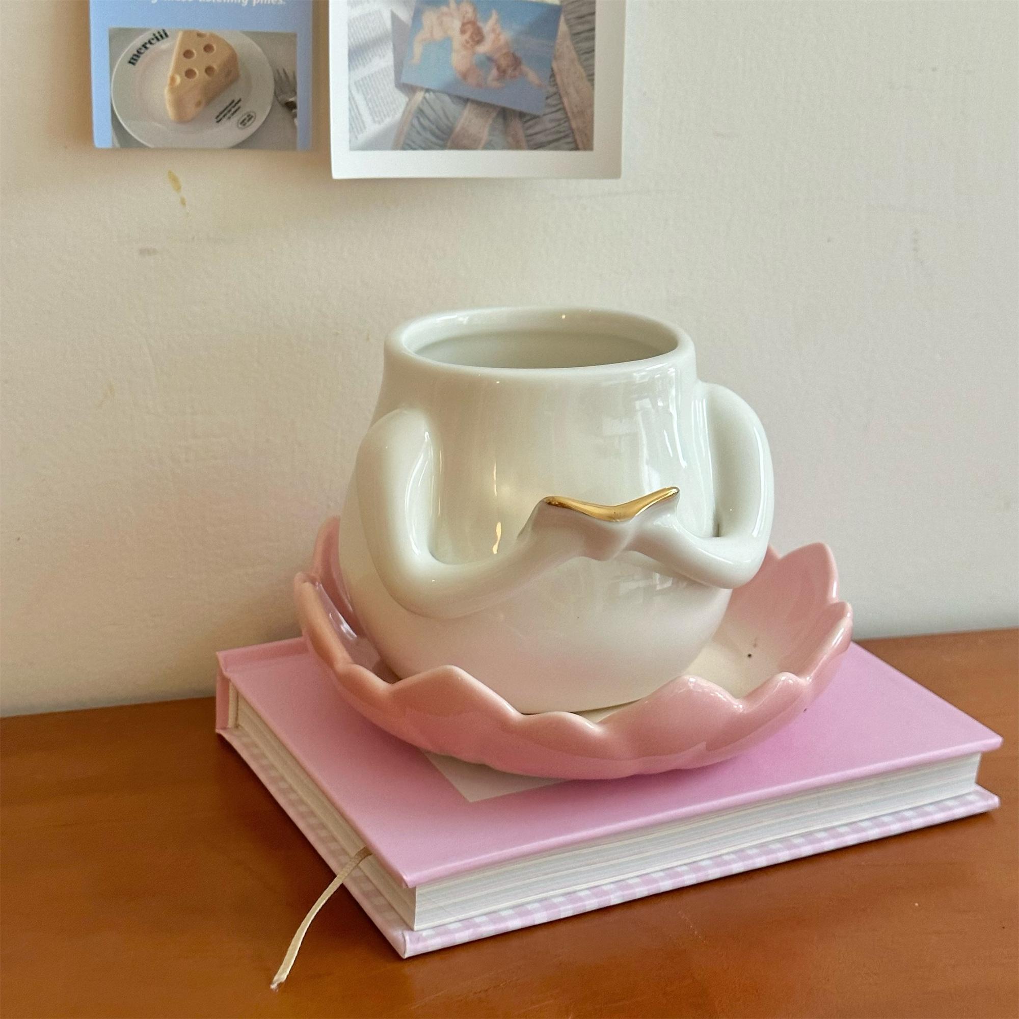 

Кружка керамическая высокого качества, милая, творческая, личность, поклоняющаяся Будде, держатель лотоса, персиковый хип-хоп, кофейный сервиз, украшения для рабочего стола, учебы Cup and saucer