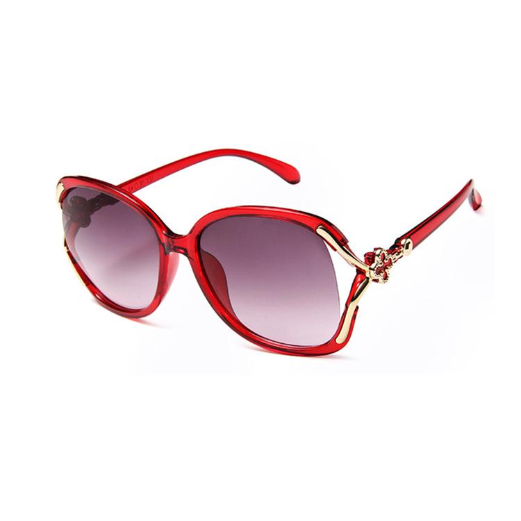 2024 Large Frame Hollow Four-Leaf Clover Sunglasses for Women - Perfect for Street Photography and Trendy Style.
