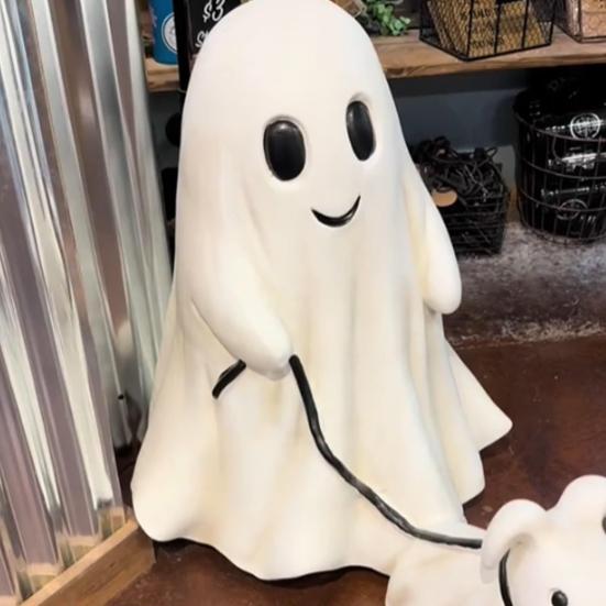 Halloween Ghost Walking Dog Statue Spooky Garland Ghost Walking Puppy Figurine Resin Sculpture Indoor Outdoor Desktop Decoration Ornament