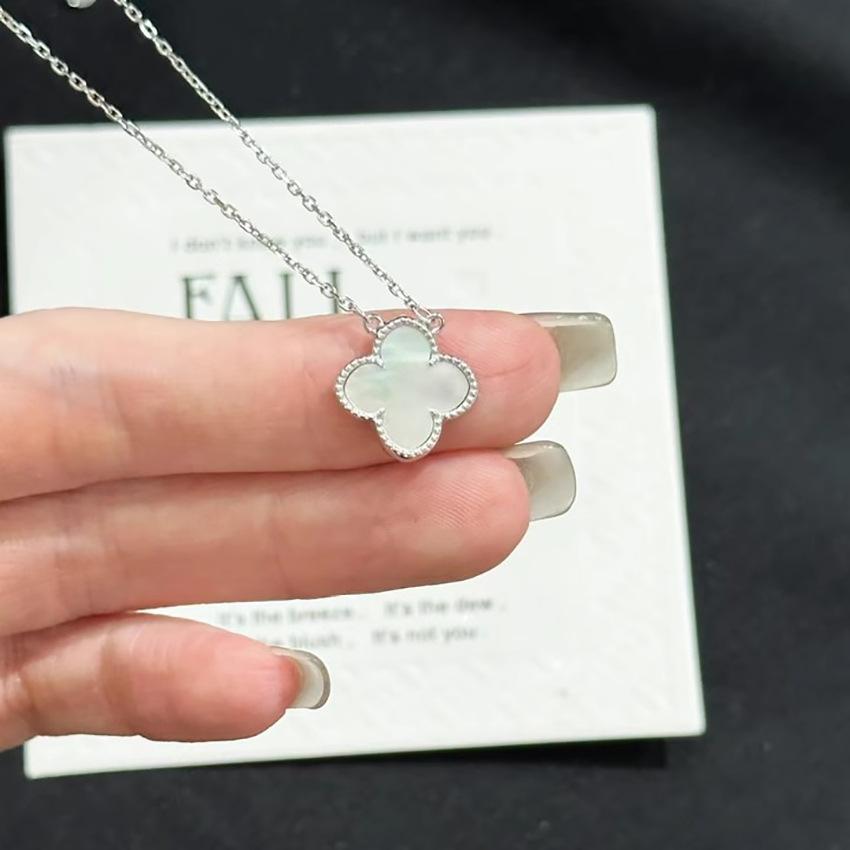 Lucky Four-Leaf Clover Necklace New Exquisite Senior Sense Titanium Steel Does Not Lose Colour Collarbone Chain Jewellery