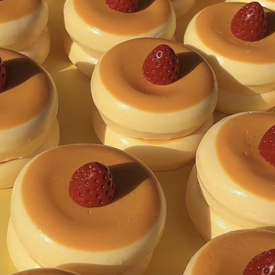 Stress Relief Souffle Squeeze Toy Slow Rising Blueberry Strawberry Cake Sensory Toy Portable Kids Adults Simulated Food Pinch Fidget Toy