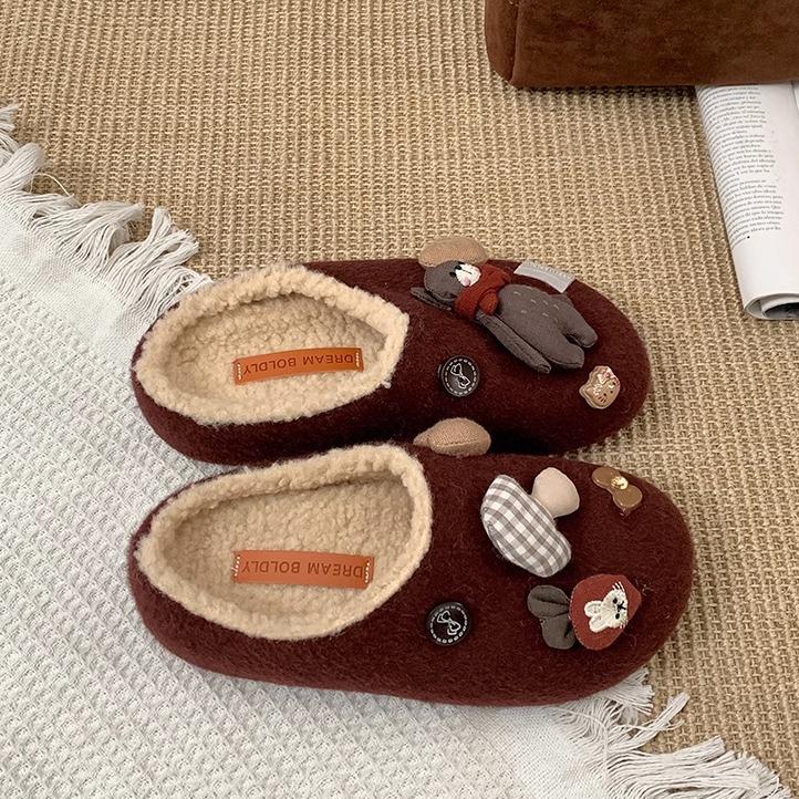 Cute and lightweight flat-bottomed fluffy slippers for women to wear in winter, plush and warm Birkenstock bag head mop