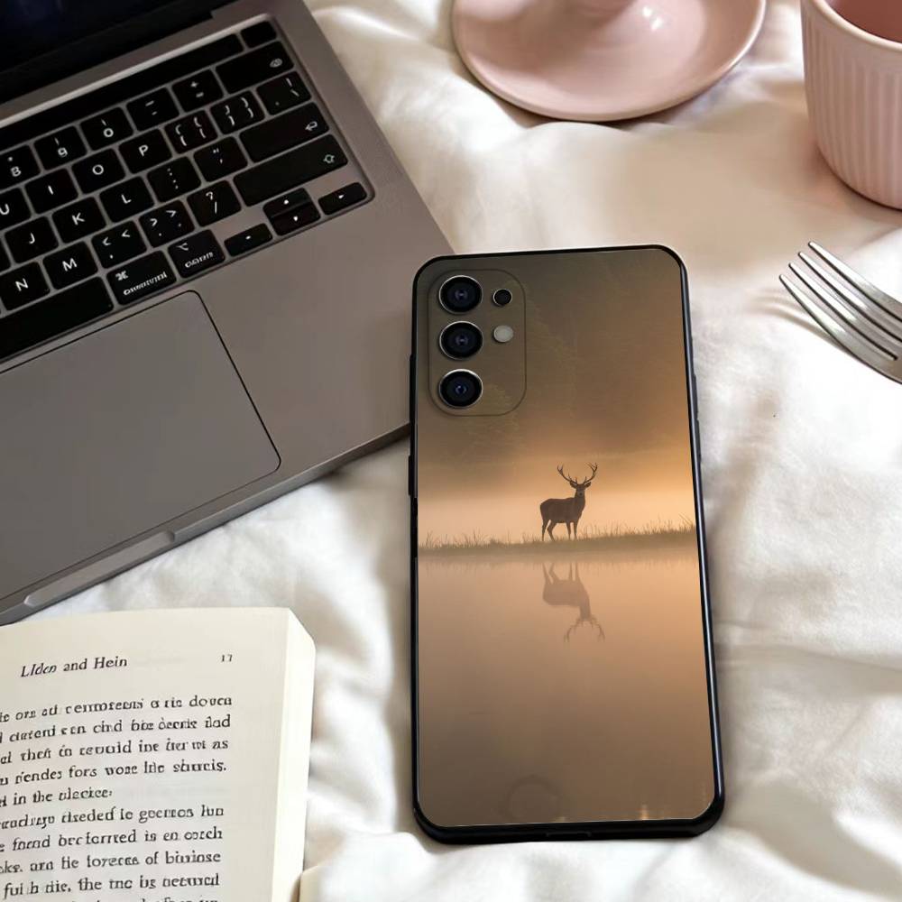 Deer Hunting Phone Case For Samsung S25,24,23,22,30,21,10,9,Ultra,Plus,Lite,FE,4,5 G Soft Black Case