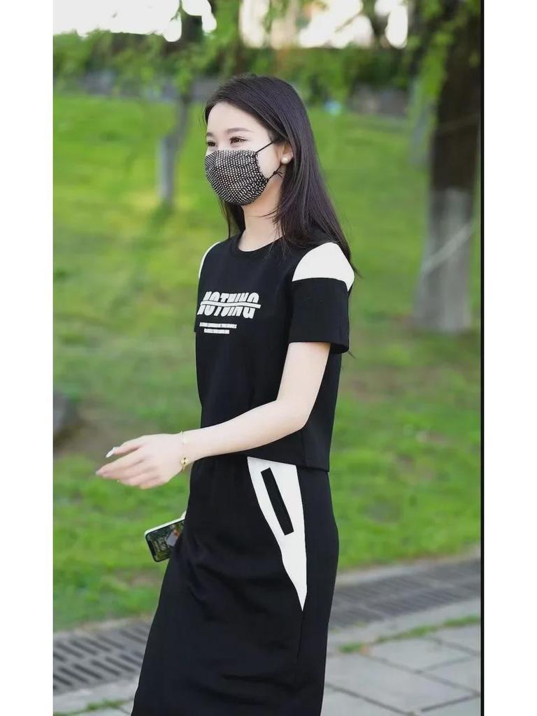 Damski Modny Letni Strój Casualowy: Zestaw dwuczęściowy: T-shirt z krótkim rękawem i spódnica midi