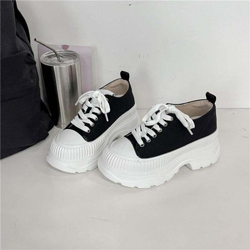 

Черные кроссовки женские 2024 новые кожаные массивные кроссовки женские спортивные туфли толстые теннисные вулканизированные туфли туфли на платформе 35 чёрный