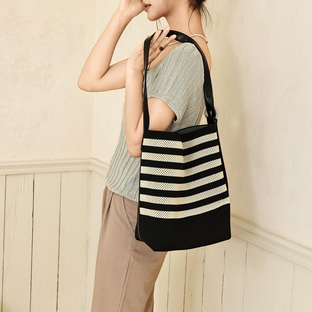 Black and white striped bucket bag women's large-capacity large bag leisure vacation beach bag versatile portable shoulder tote bag